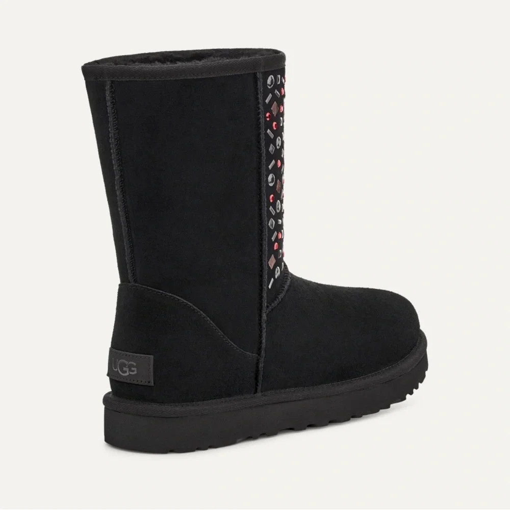 EUC Women’s Size 6 (Euro Sz 37) UGG Classic Short Stud II Winter Boote In Black - Picture 5 of 15